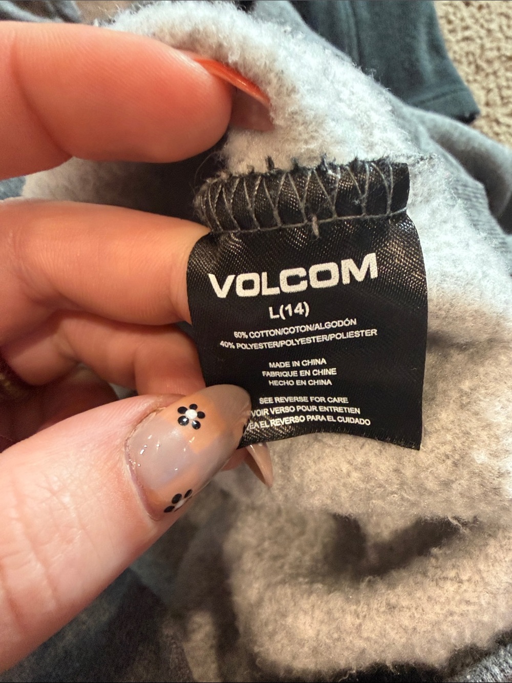 B70 Volcom Youth Large Grey Pullover Hoodie, some pilling - Picture 2 of 5